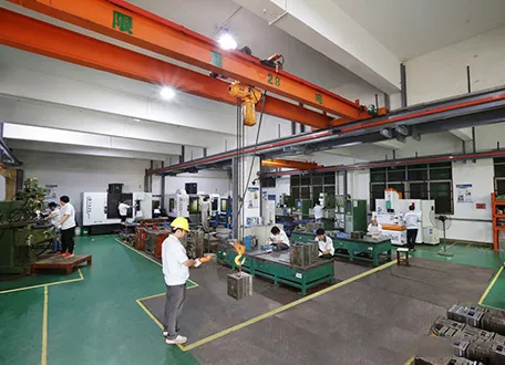 It has 128 CNC machining machines, spark machines, wire cutting machines, lathes, milling machines, grinders and other equipment, 8 mold engineers, 23 mold manufacturing teams, an annual production of 350 sets of molds, and undertakes injection molds, vertical plastic coated injection molds, and two-color injection molds