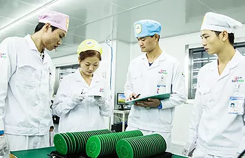 Refer to the engineering drawings and BOM list, measure and inspect each material of the first board, and ensure that the components attached to the production model are consistent with the engineering drawings and BOM