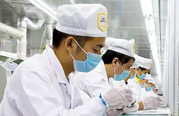 Before the DIP plug-in, the key points for the plug-in with special components and parts with directions or pins will be trained and explained, and during the DIP plug-in process, the quality inspector will be arranged to conduct continuous patrol inspection to ensure the quality of the plug-in